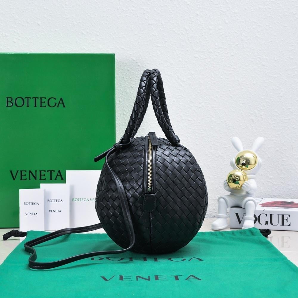 Stylish Refined Lambskin Shoulder Bag
