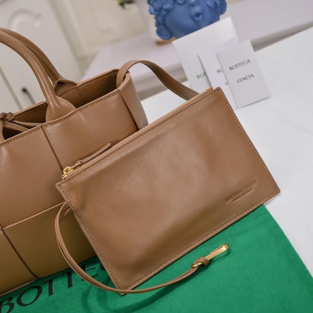Alma Tote Bag