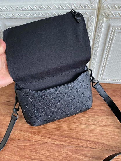 Classic Elegant Shoulder Bag – Limited Edition