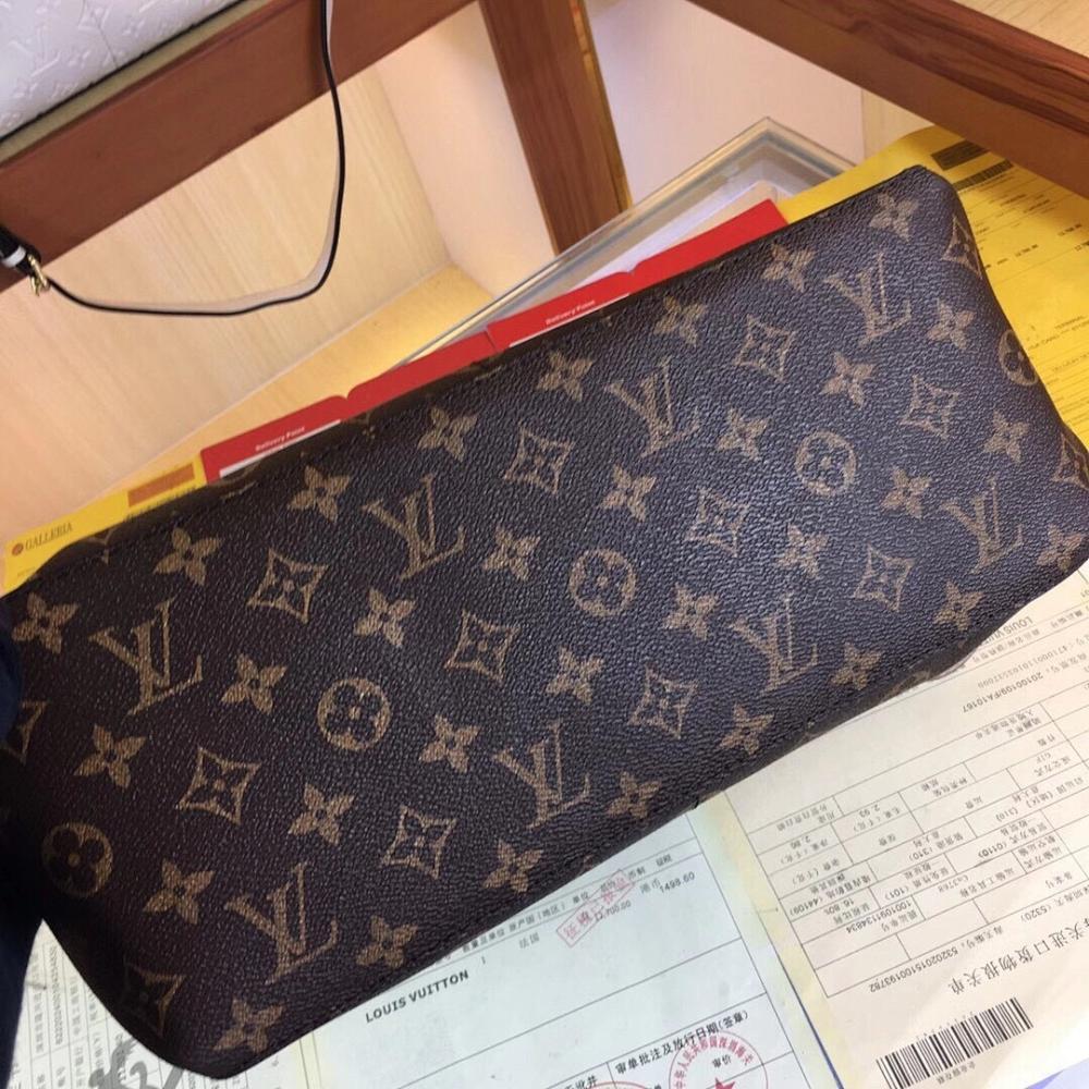 Modern Refined Leather Shoulder Bag