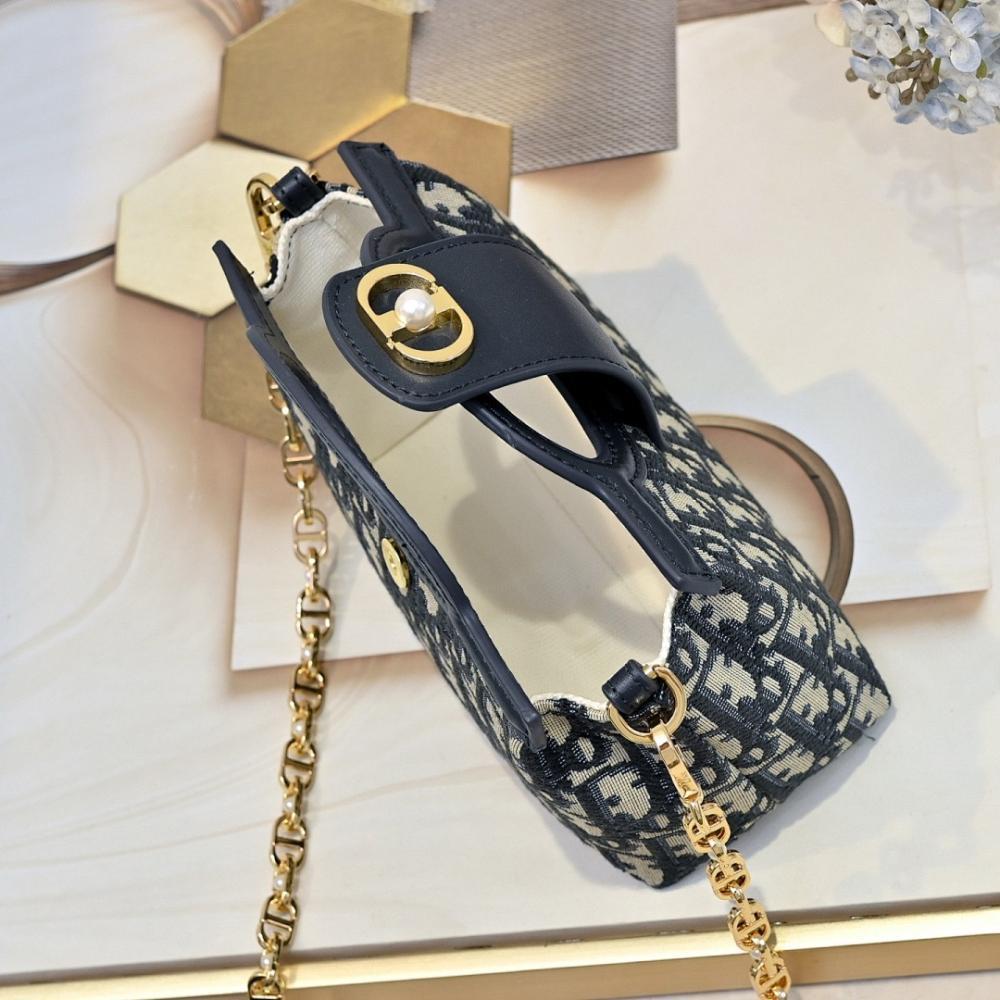 Modern Elegant Lambskin Shoulder Bag