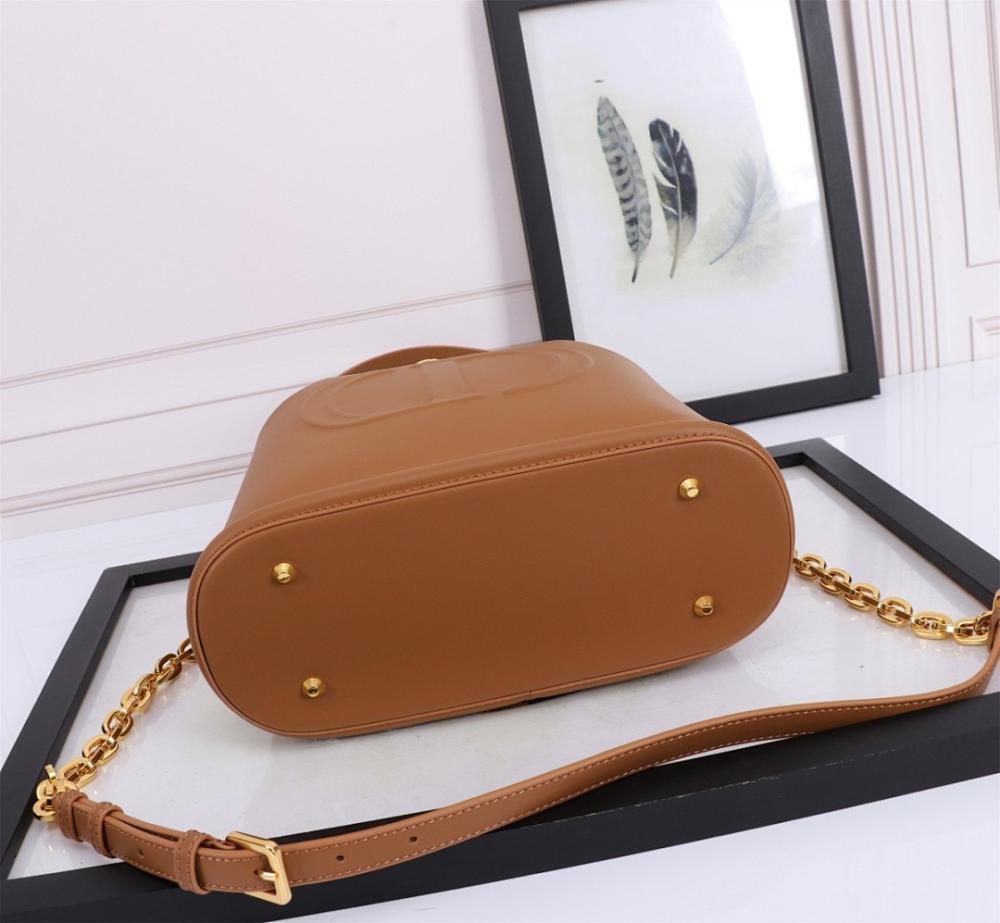 Modern Refined Leather Bucket Bag