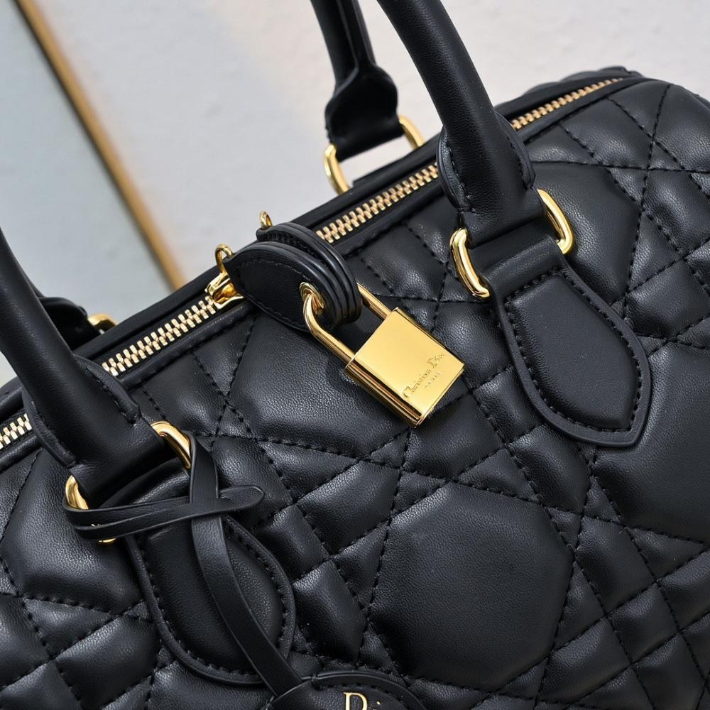 Modern Refined Leather Shoulder Bag