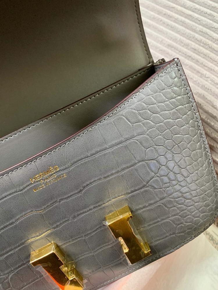 Classic Luxury Gold Leather Shoulder Bag – Special Edition