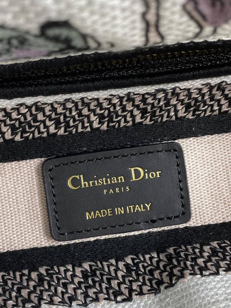 Classic Shoulder Bag