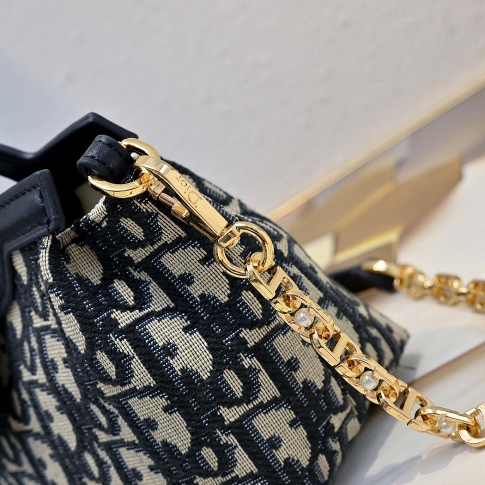 Modern Elegant Lambskin Shoulder Bag