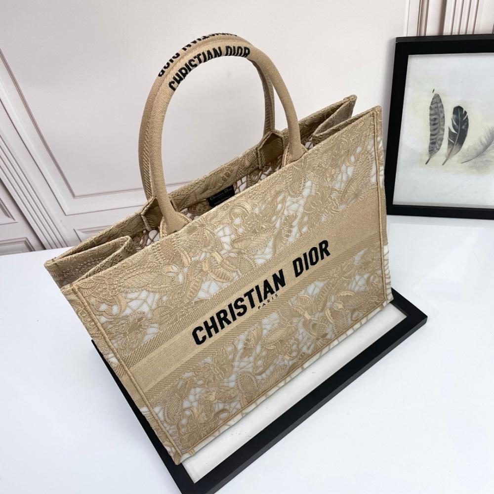 Modern Elegant Embroidered Shoulder Bag – Limited Edition