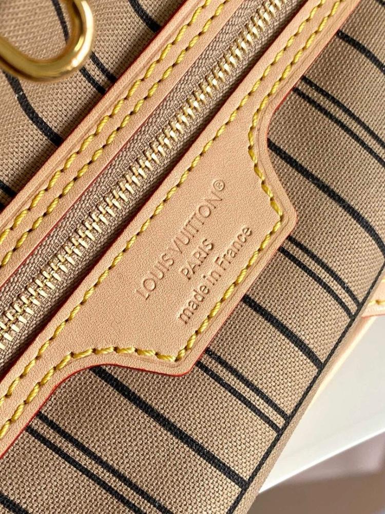 Italian-Inspired Elegant Canvas Hobo Bag