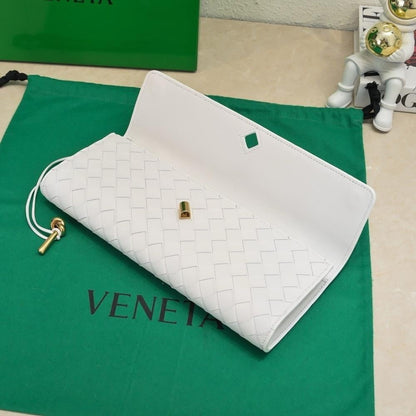 Classic Refined Shoulder Bag