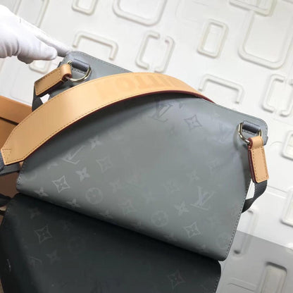 Practical Messenger Bag