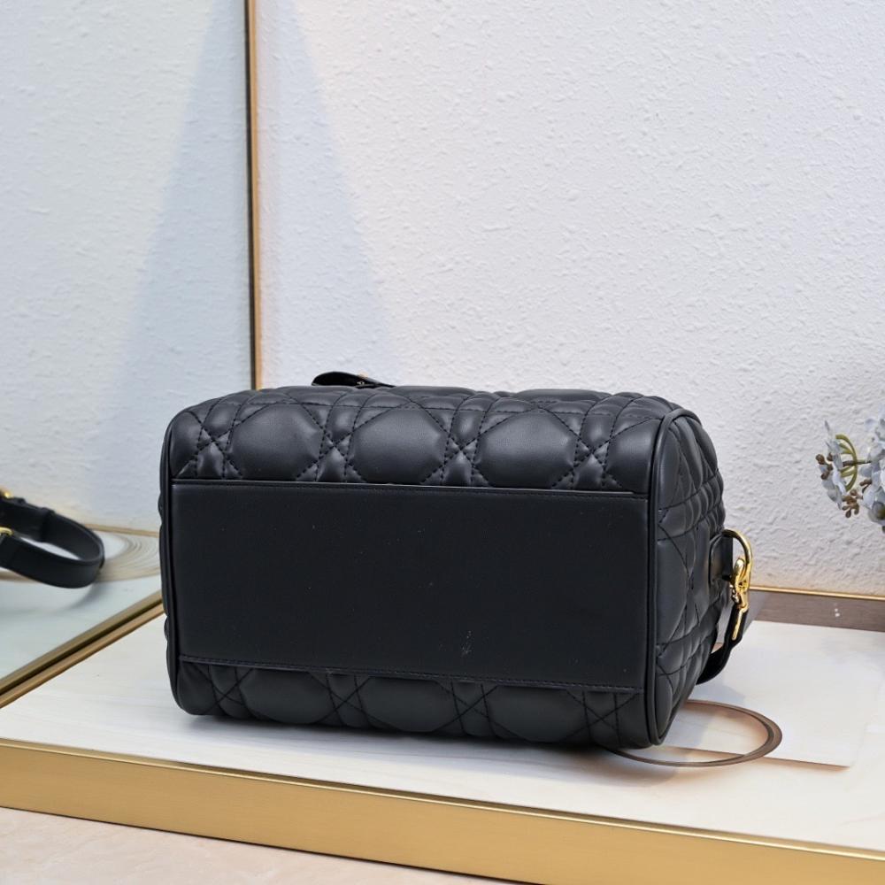 Modern Refined Leather Shoulder Bag
