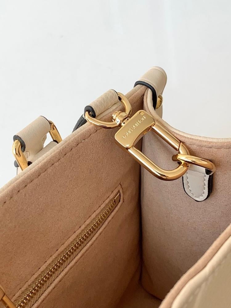 Modern Elegant Leather Shoulder Bag