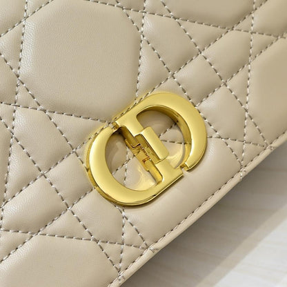 Elegant Stylish Gold Lambskin Shoulder Bag – Limited Edition