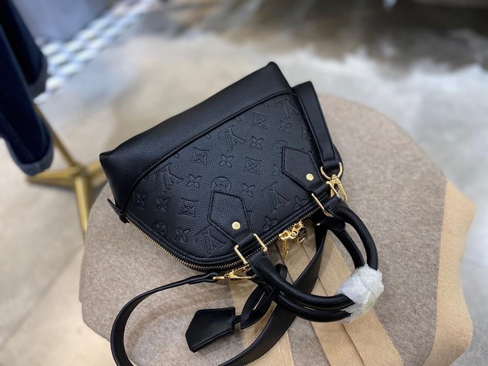 Stylish Leather Crossbody Bag – Special Edition