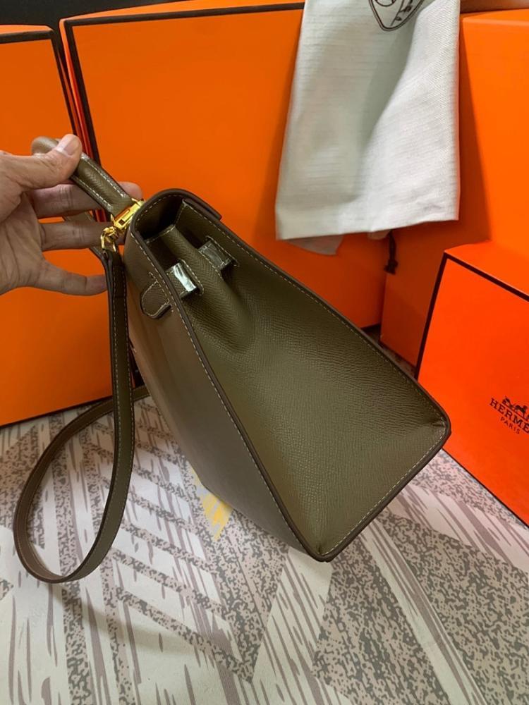 Classic Refined Leather Shoulder Bag