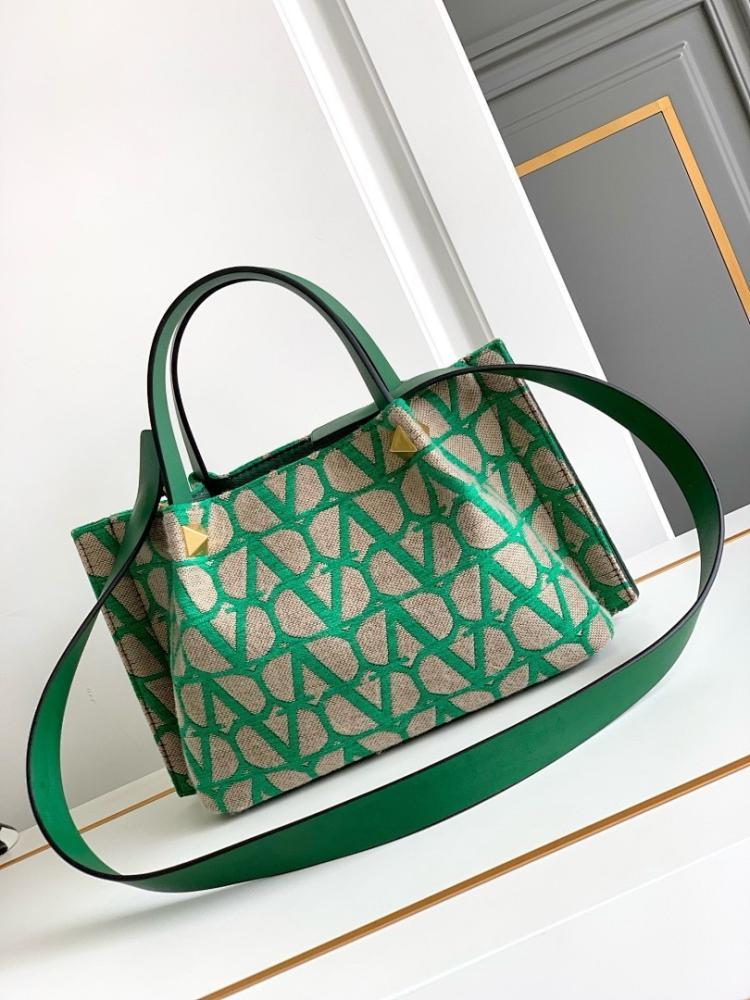Elegant Stylish Woven Bag