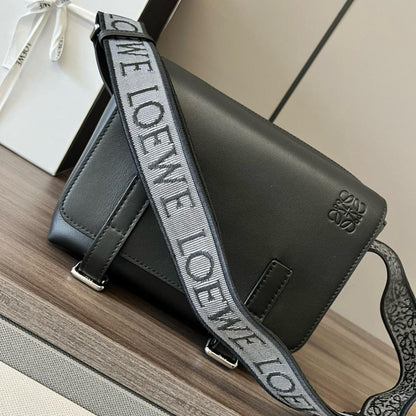 Elegant Leather Shoulder Bag – Limited Edition