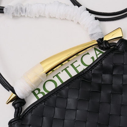 Classic Refined Woven Leather Crossbody Bag