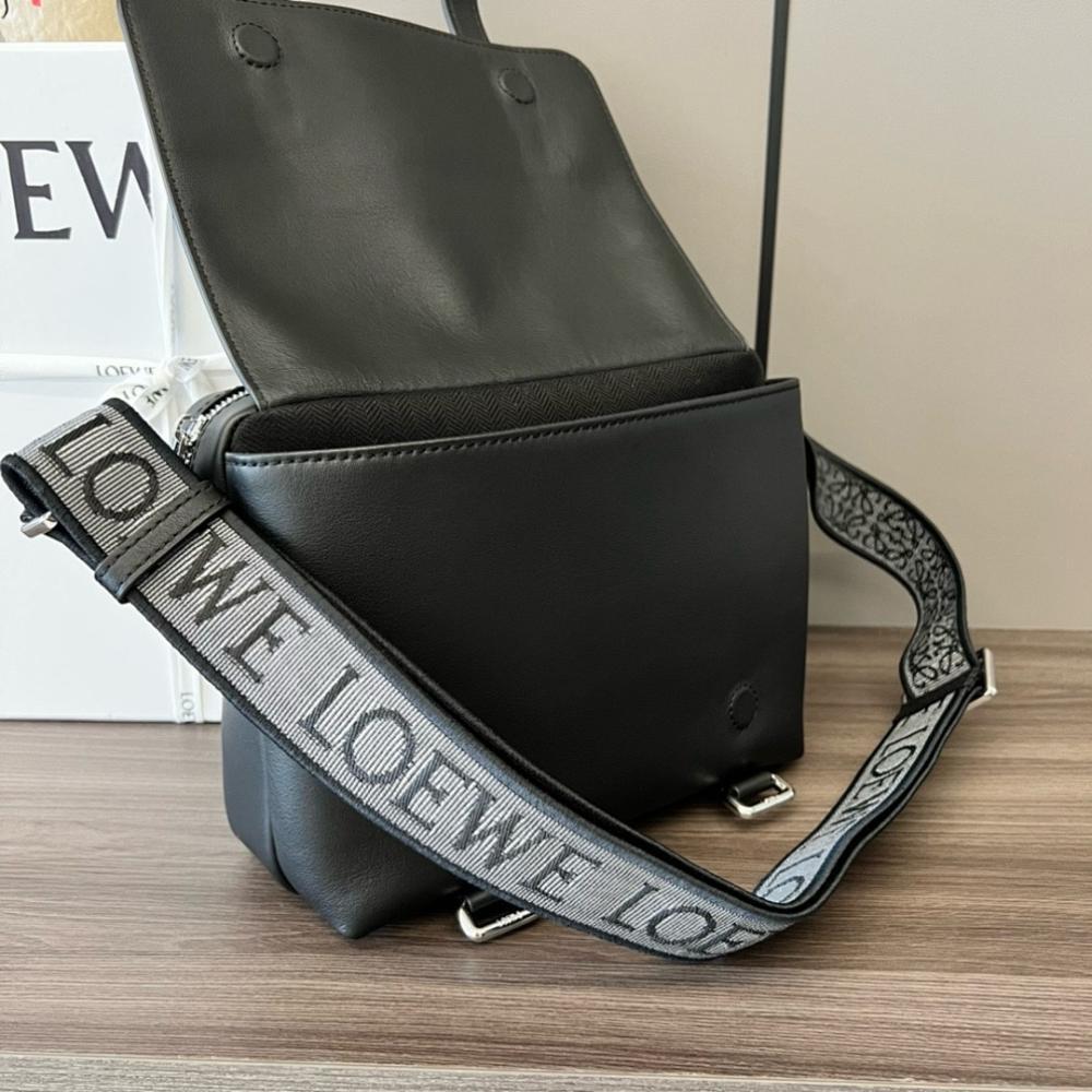 Elegant Leather Shoulder Bag – Limited Edition