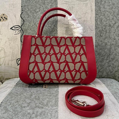 VLogo Signature Leather Shoulder Bag