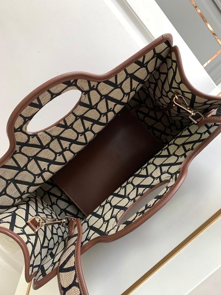 Modern Refined Printed Canvas Crossbody Bag