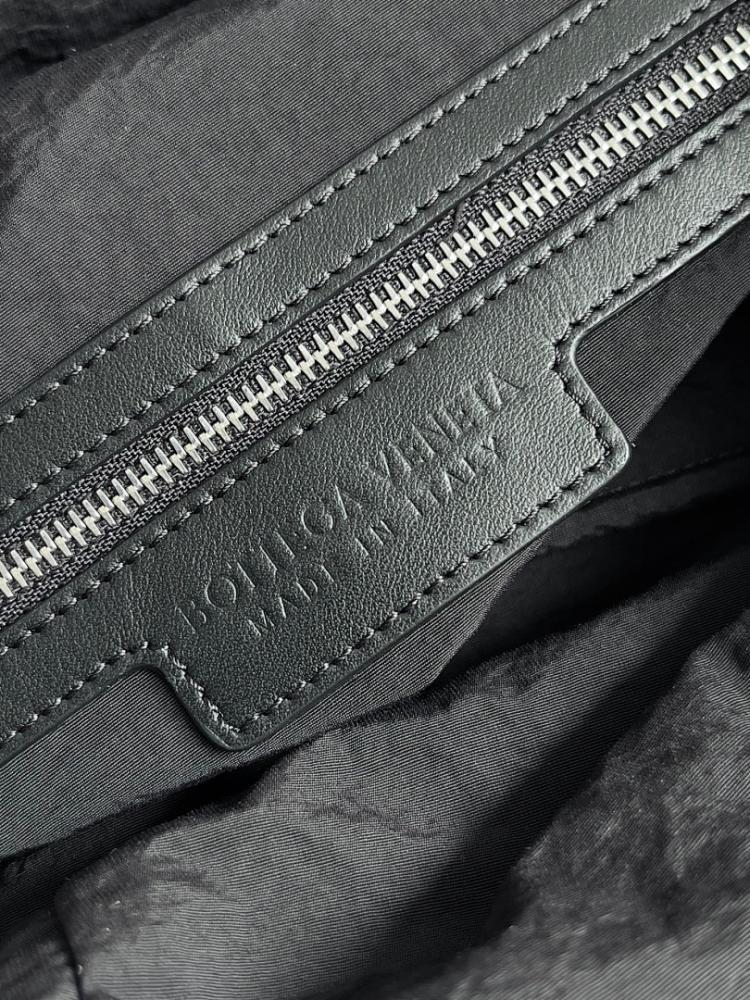 Elegant Premium Quilted Travel Bag