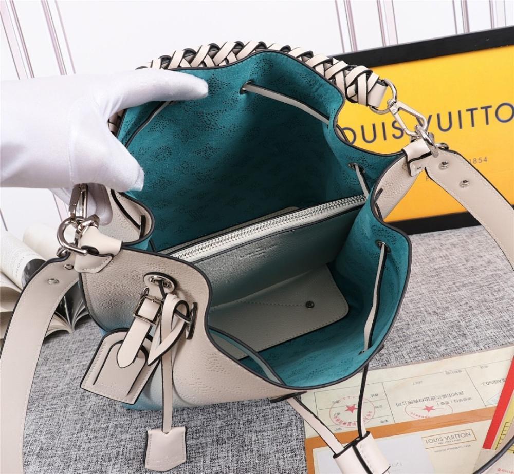 Stylish Woven Calfskin Bucket Bag – Limited Edition