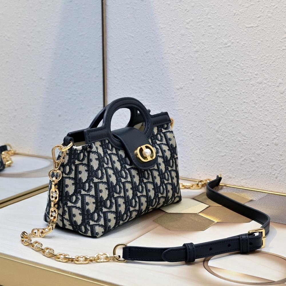 Modern Elegant Lambskin Shoulder Bag