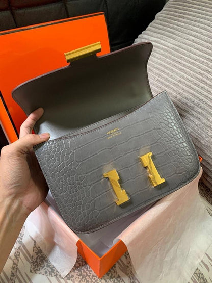 Classic Luxury Gold Leather Shoulder Bag – Special Edition
