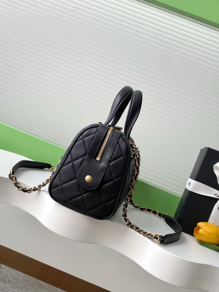 Classic Shoulder Bag