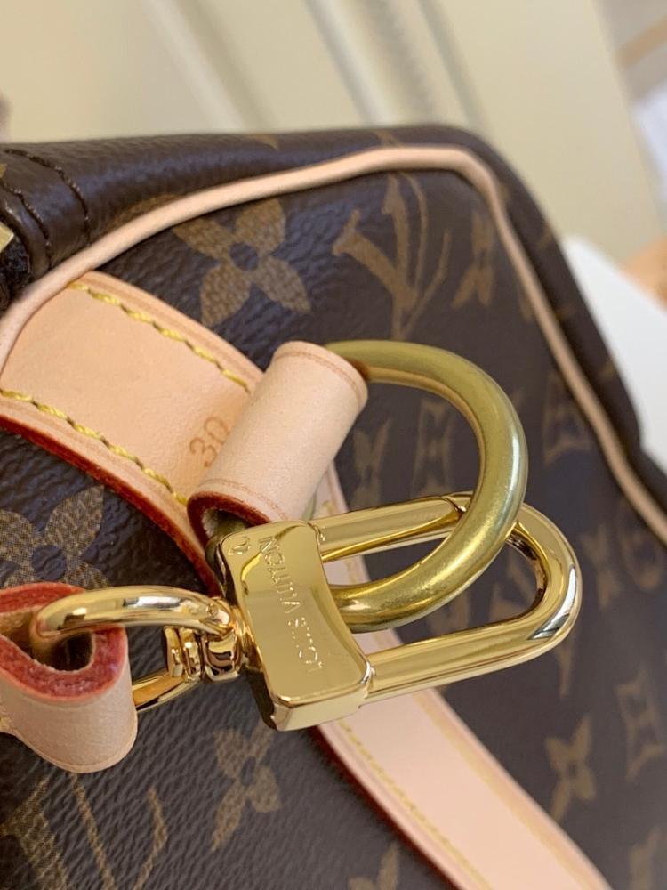 Alma Leather Shoulder Bag