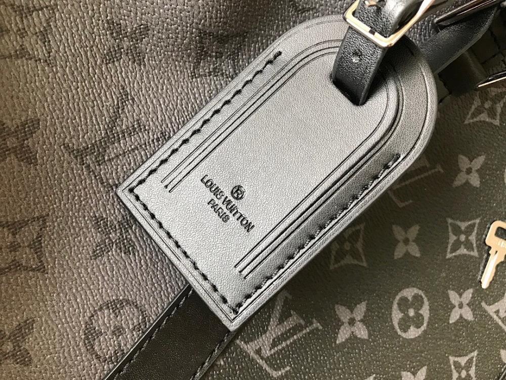 Modern Black Leather Crossbody Bag – Limited Edition