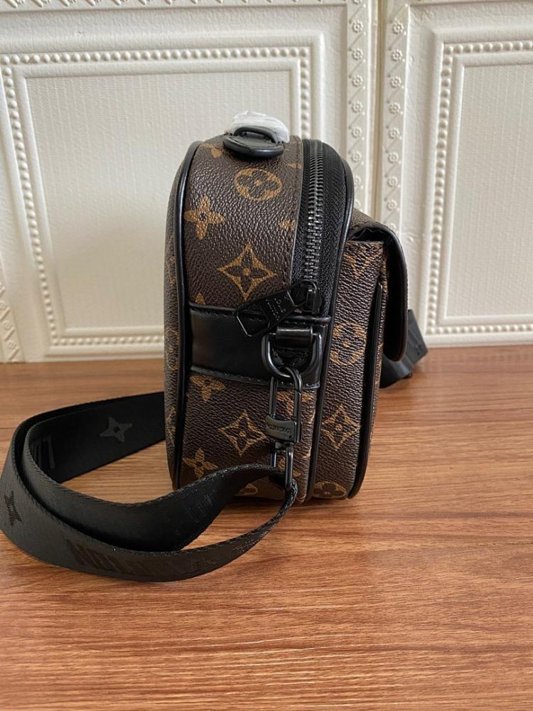 Stylish Refined Black Canvas Travel Bag