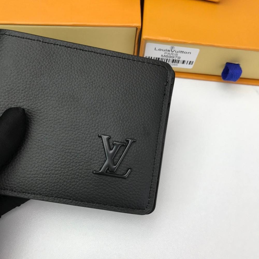 Classic Italian-Inspired Leather Wallet