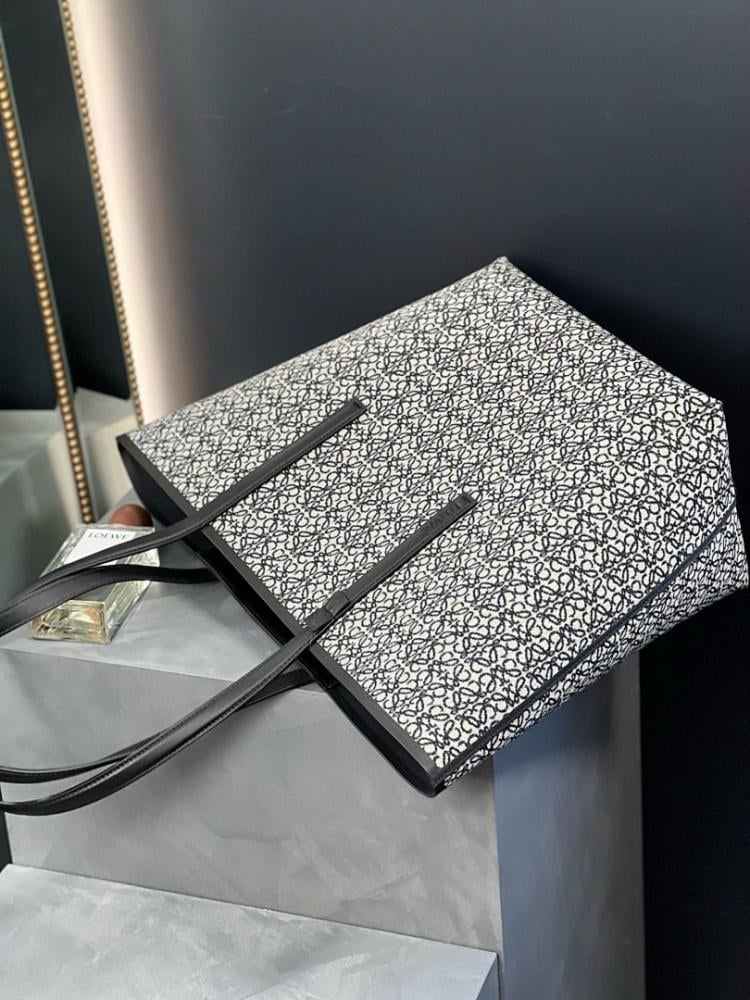 Modern Elegant Leather Tote Bag