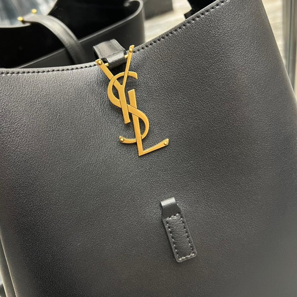 Alma Leather Shoulder Bag
