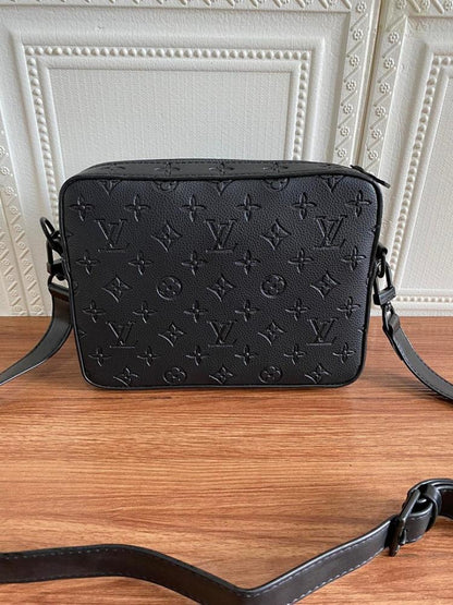 Classic Elegant Shoulder Bag – Limited Edition