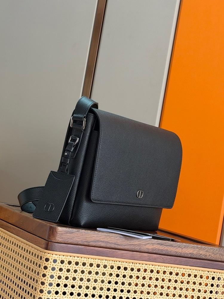 Modern Elegant Black Leather Shoulder Bag