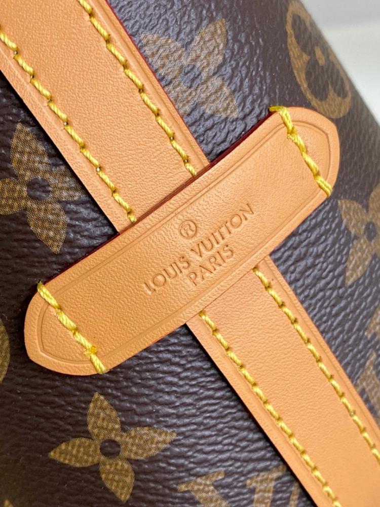 Elegant Refined Canvas Crossbody Bag