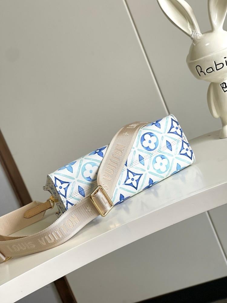 Modern Italian-Inspired Canvas Shoulder Bag