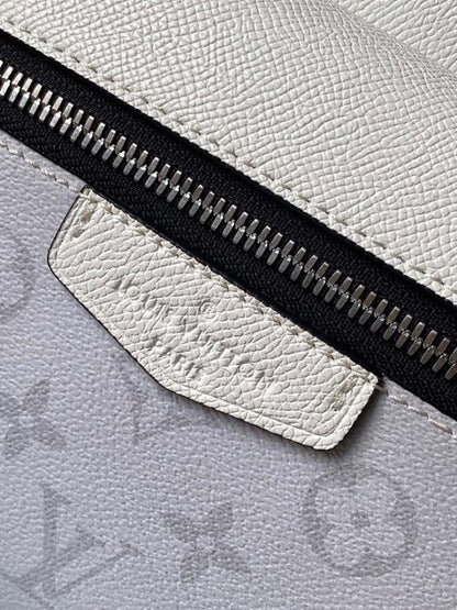 Stylish Silver Leather Shoulder Bag – Limited Edition