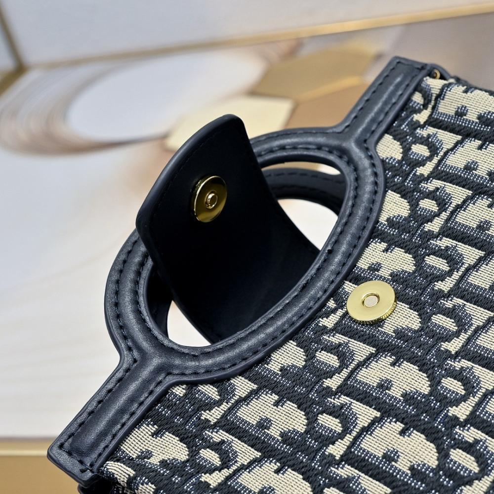 Modern Elegant Lambskin Shoulder Bag