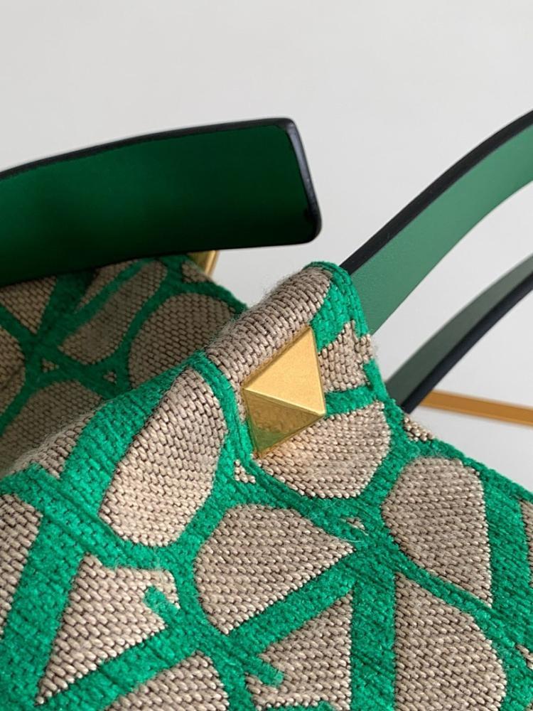 Elegant Stylish Woven Bag