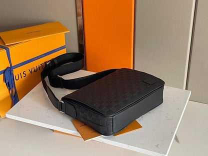 Modern Luxury Leather Shoulder Bag – Limited Edition