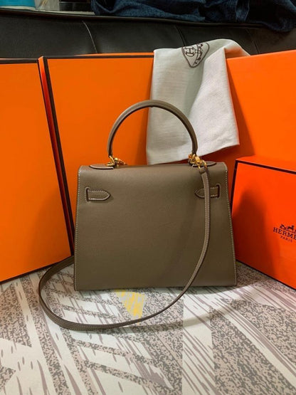 Classic Refined Leather Shoulder Bag