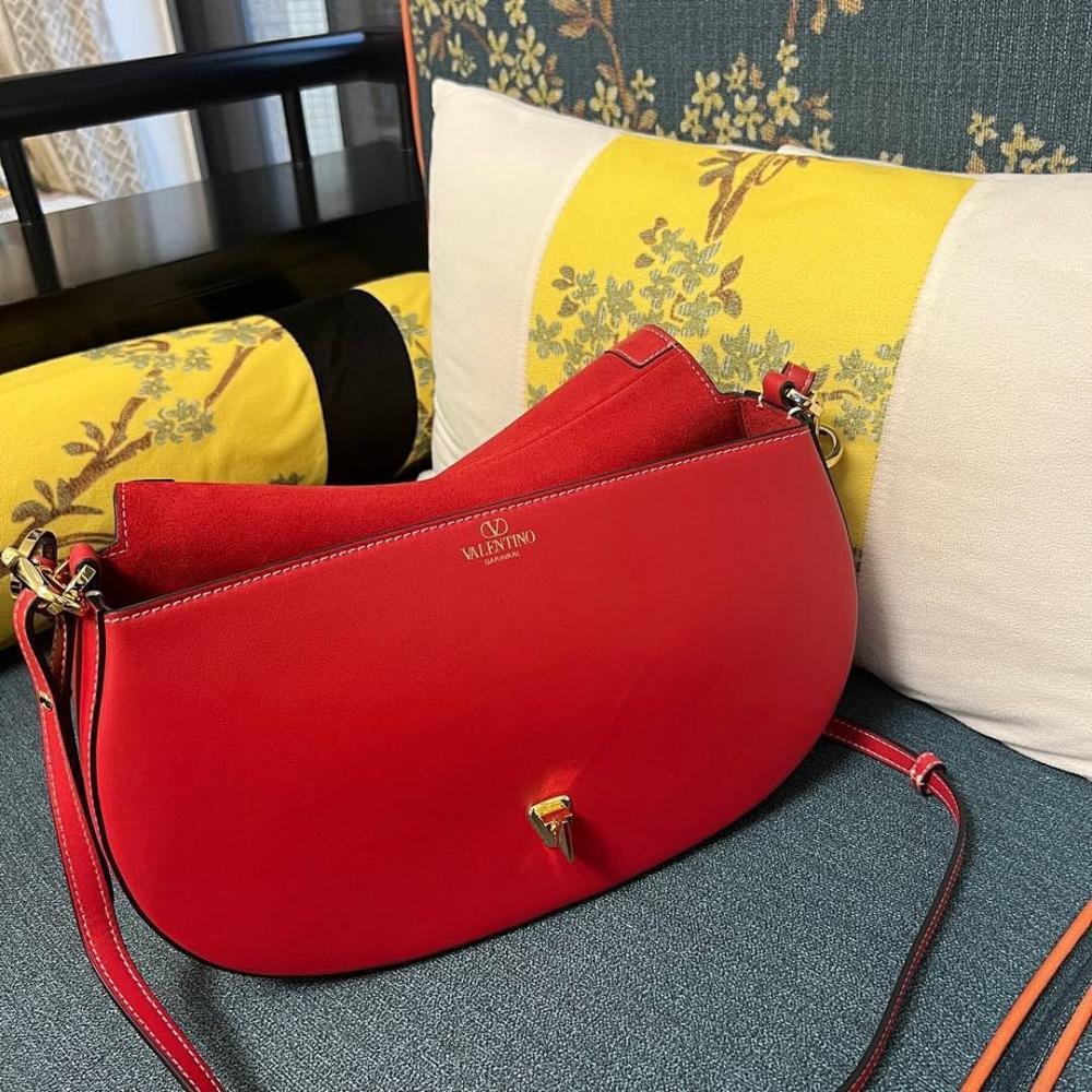 VLogo Signature Calfskin Shoulder Bag