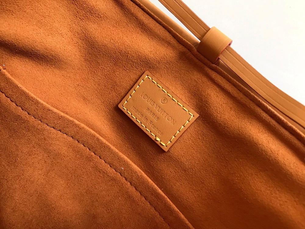 Modern Refined Bucket Bag