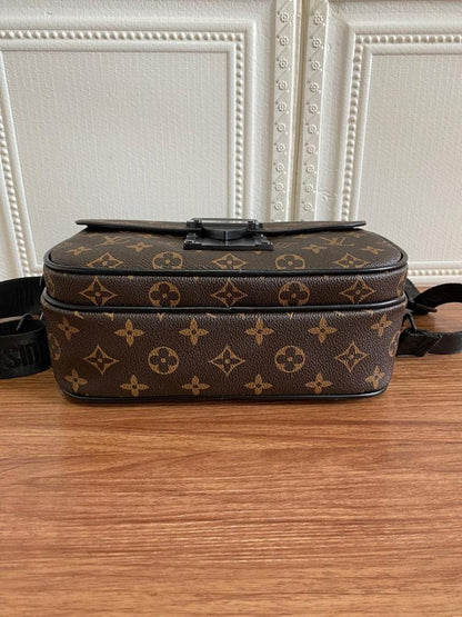 Stylish Refined Black Canvas Travel Bag