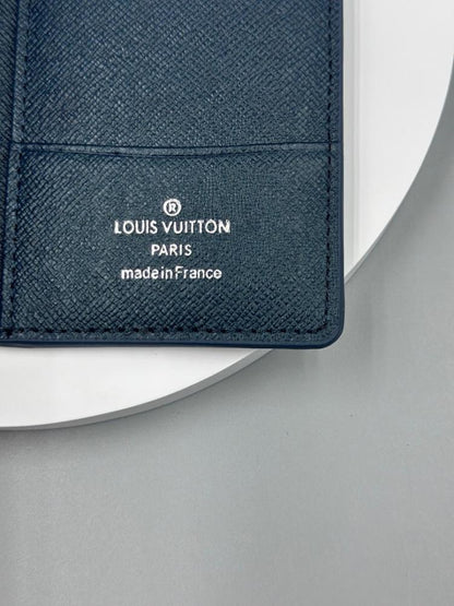 Modern Silver Monogram Wallet – Special Edition