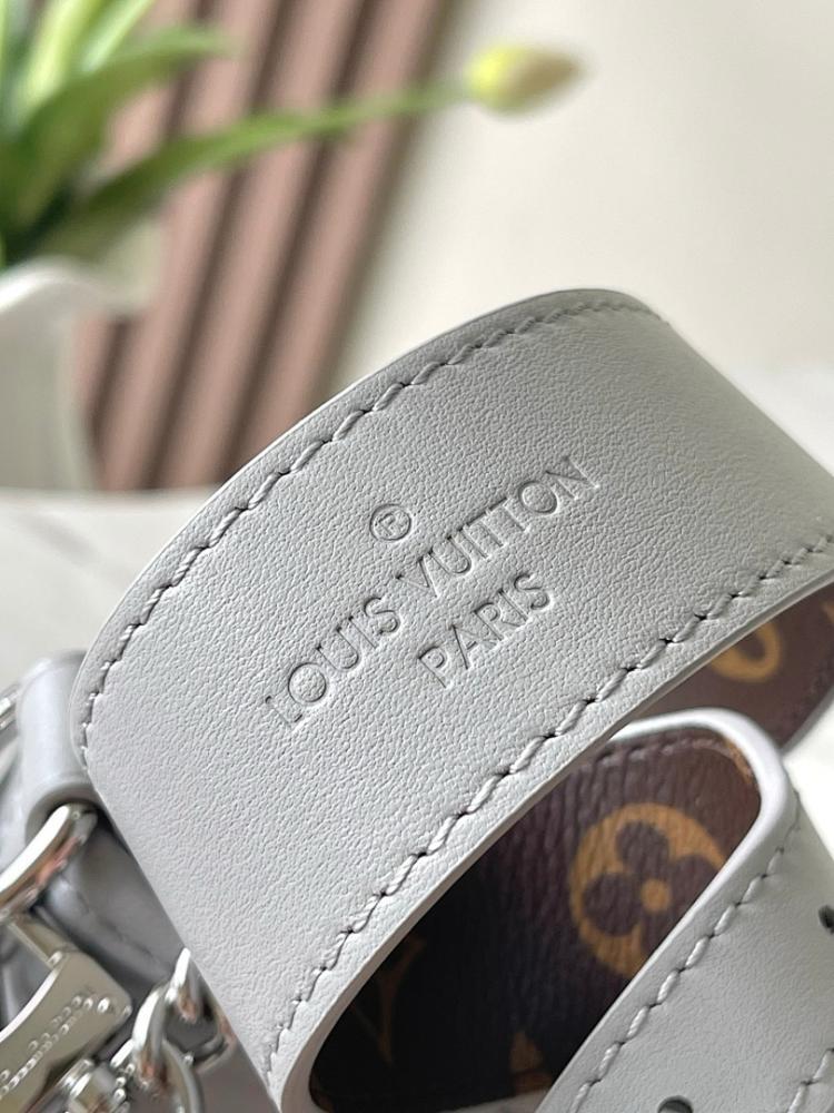 Modern Refined Grey Leather Shoulder Bag